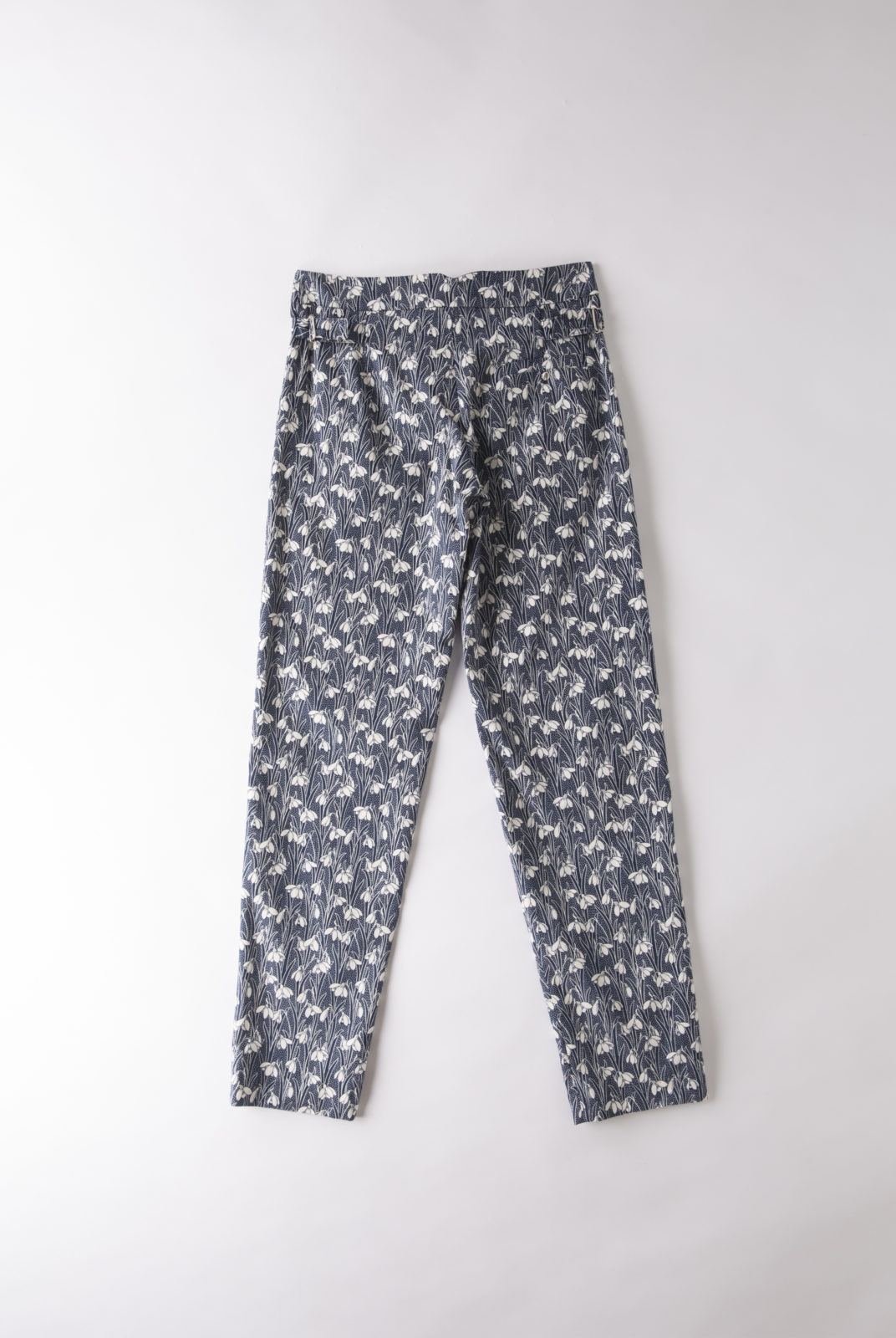 pantalon arazzo charles bleu marine en coton léger imprimé Liberty, roseanna