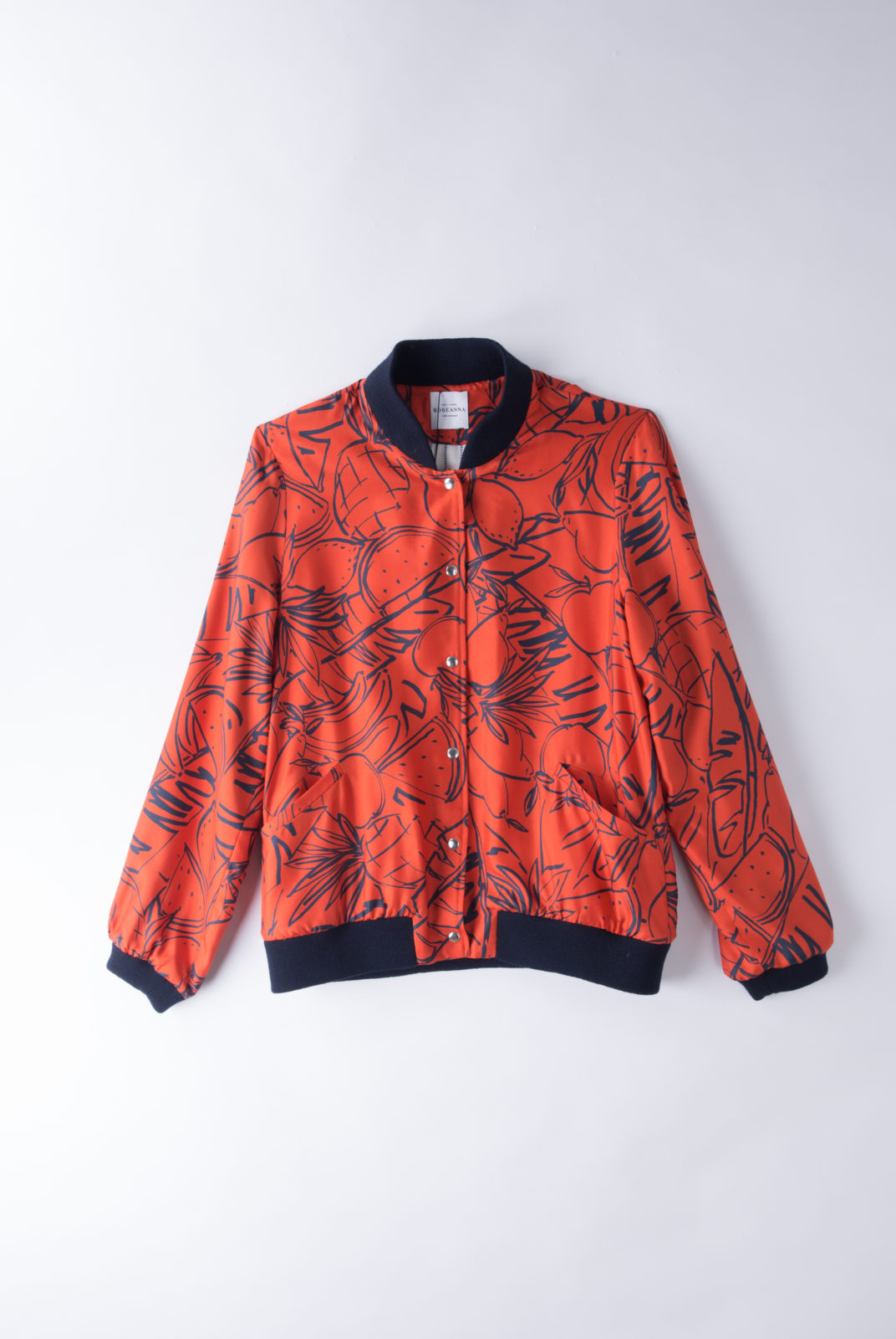 Veste frutta camp rouge en twill de soie, à imprimé fruité, fermeture boutons pression, roseanna