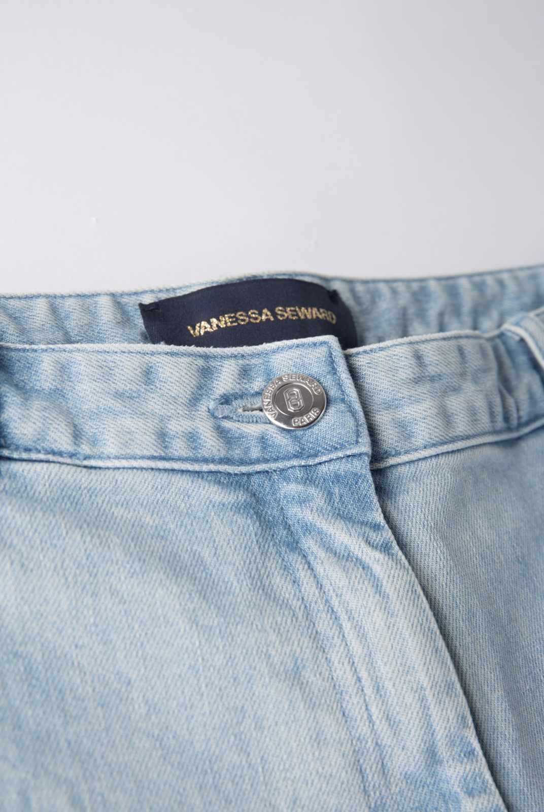 Jean frantz indigo délavé, coupe longue et tube, vanessa seward