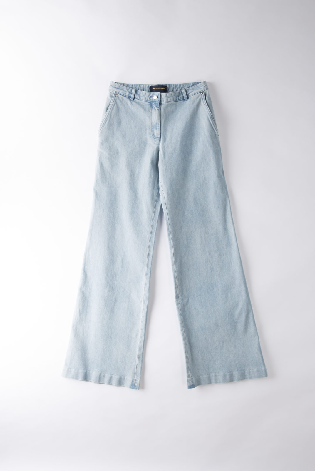 Jean frantz indigo délavé, coupe longue et tube, vanessa seward