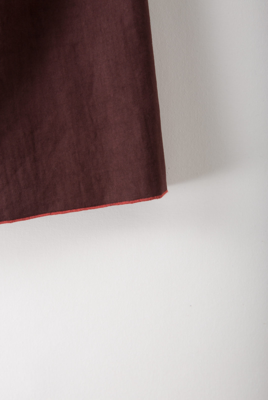 jupe, bordeaux, toile lin-coton, coupe évasée, fermeture boutonnée, apc