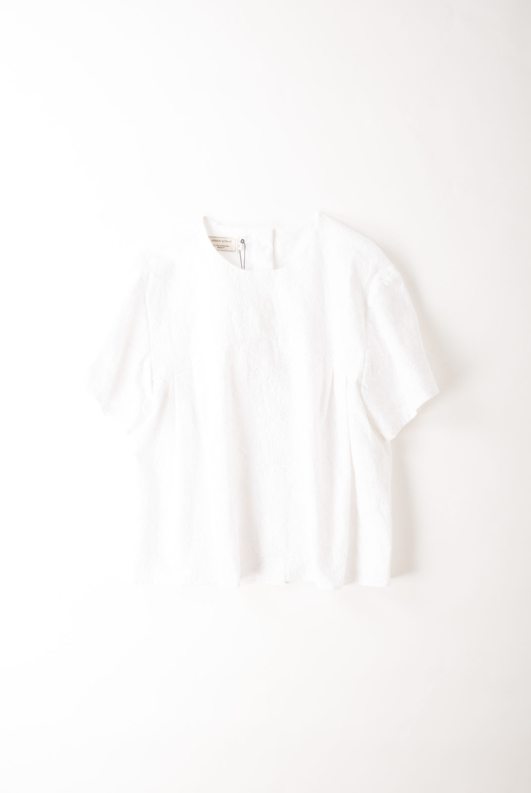 top, blanc, broderie floral, encolure arrondie, manche courte, maison kitsuné