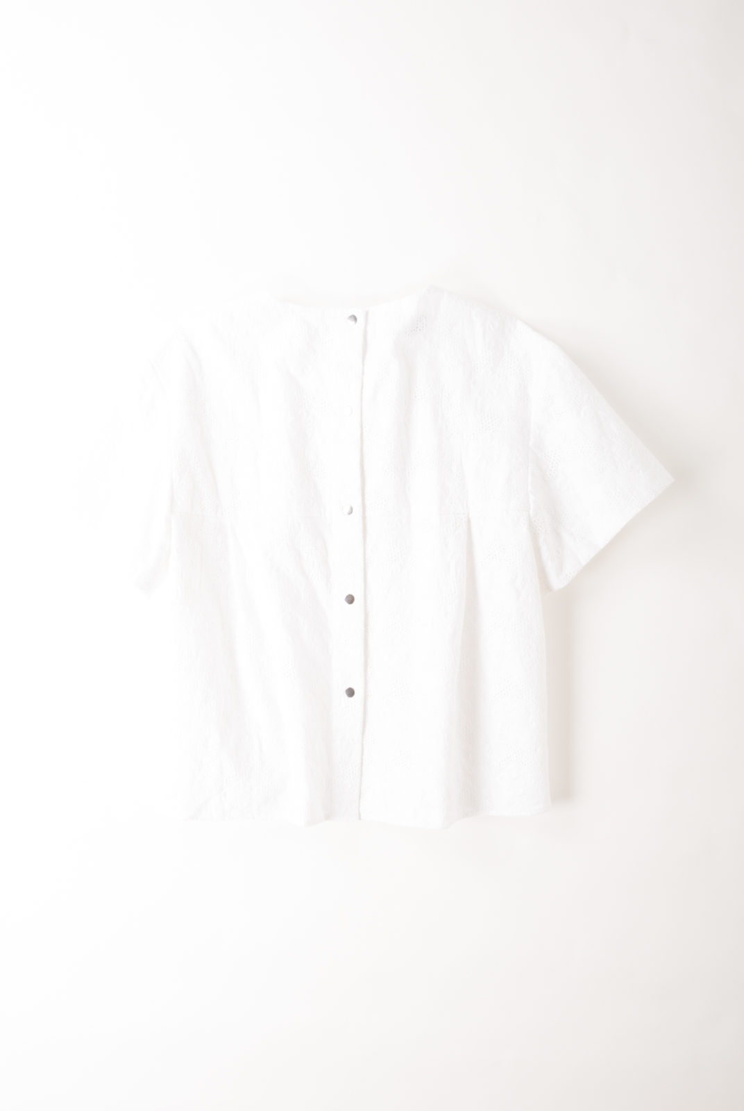 top, blanc, broderie floral, encolure arrondie, manche courte, maison kitsuné